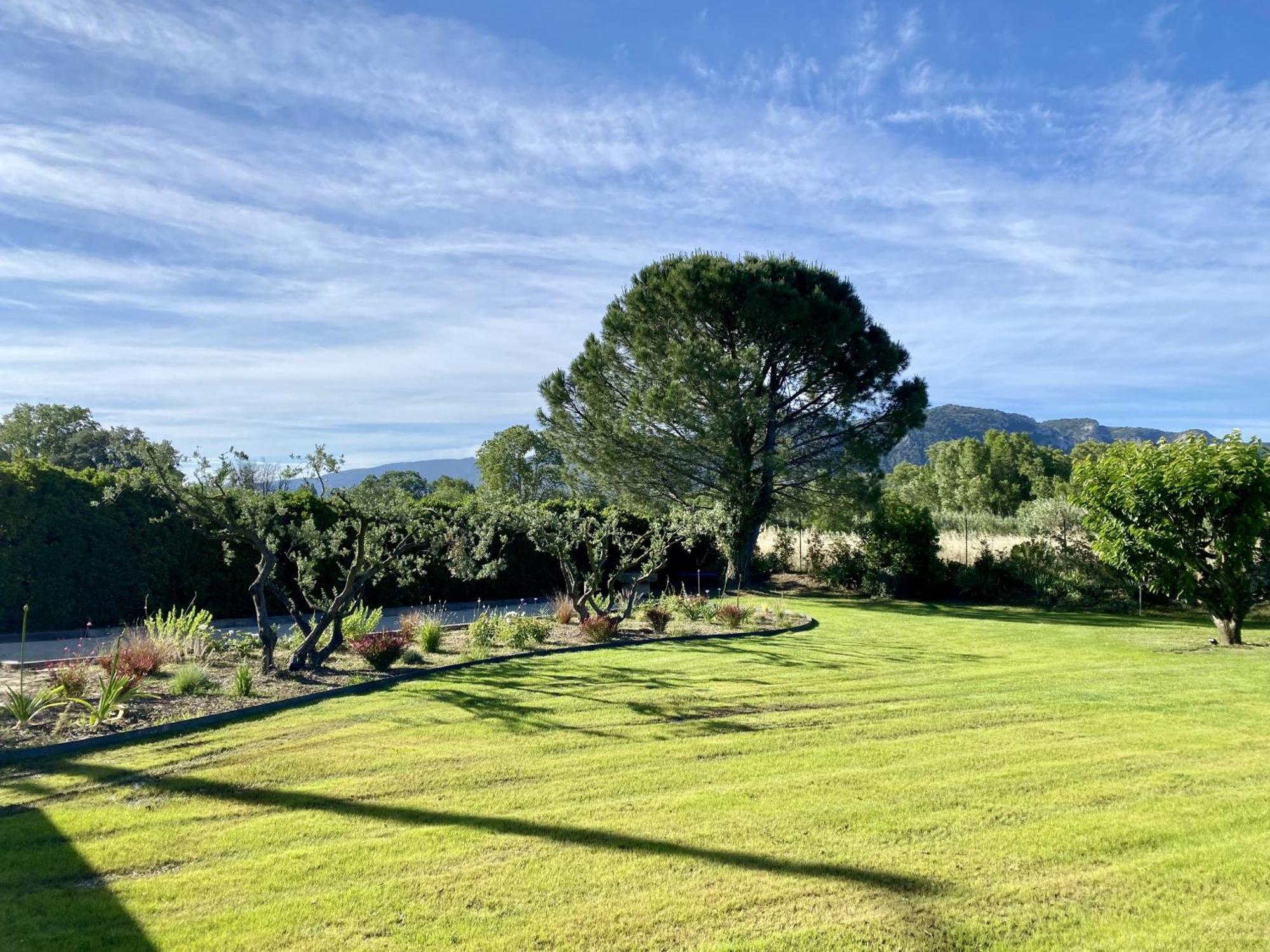 Maison Provençale avec piscine chauffée avec une jolie vue sur le Luberon, située au calme à Robion, proche de l'Isle sur la Sorgue, LS2-326 AMIRADOU Extérieur photo