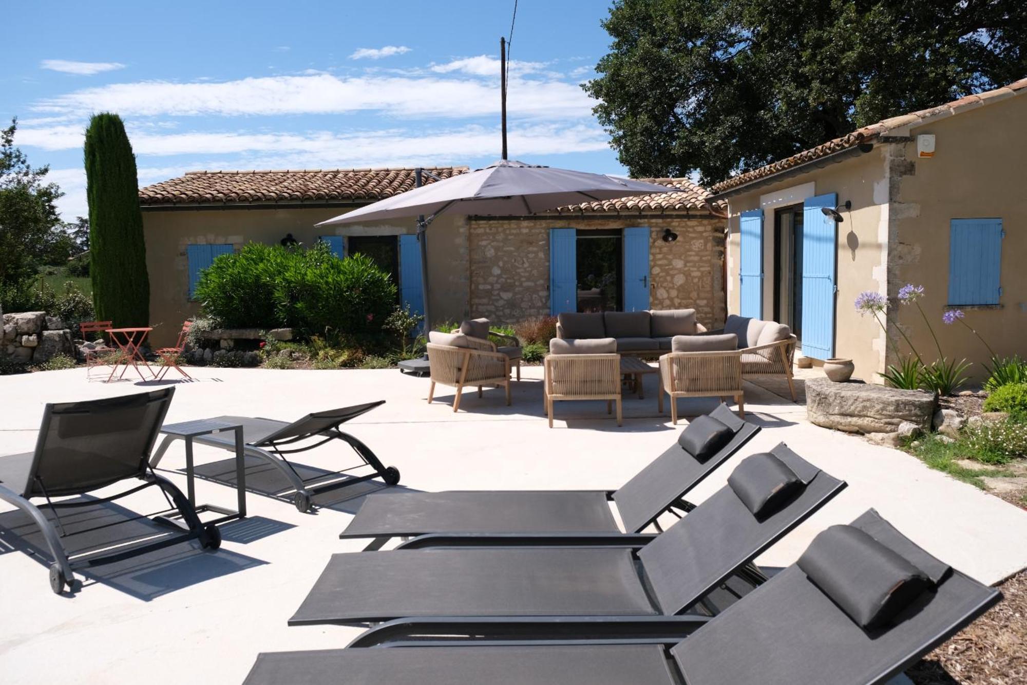 Maison Provençale avec piscine chauffée avec une jolie vue sur le Luberon, située au calme à Robion, proche de l'Isle sur la Sorgue, LS2-326 AMIRADOU Extérieur photo
