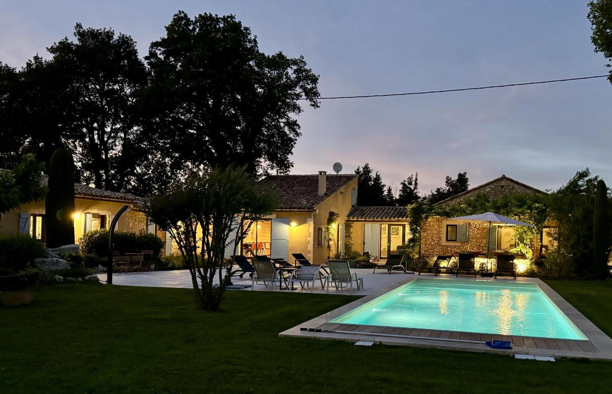 Maison Provençale avec piscine chauffée avec une jolie vue sur le Luberon, située au calme à Robion, proche de l'Isle sur la Sorgue, LS2-326 AMIRADOU Extérieur photo